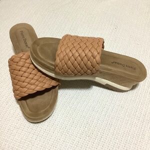 NWOT Pierre Dumas Woven Slip on Wedge Sandal size 9